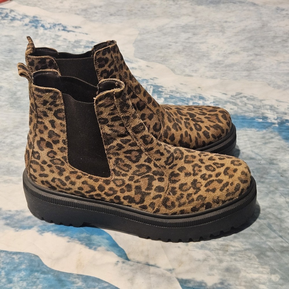 Urban Outfitters Leopard Print Chelsea Boots Womens EU 40 US‎ 9 Chunky Lug Sole